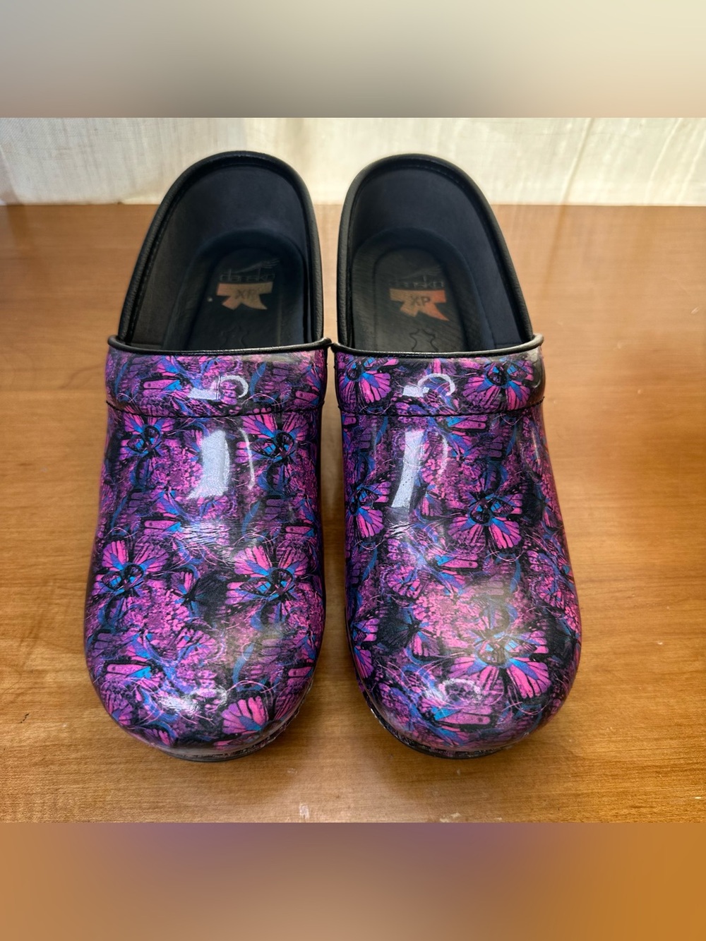 Dansko Professional XP Clogs Butterfly/Floral Patent Leather Size 38 (US 8) - Picture 2 of 12